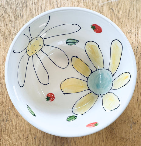 Daisies & strawberries cereal bowl