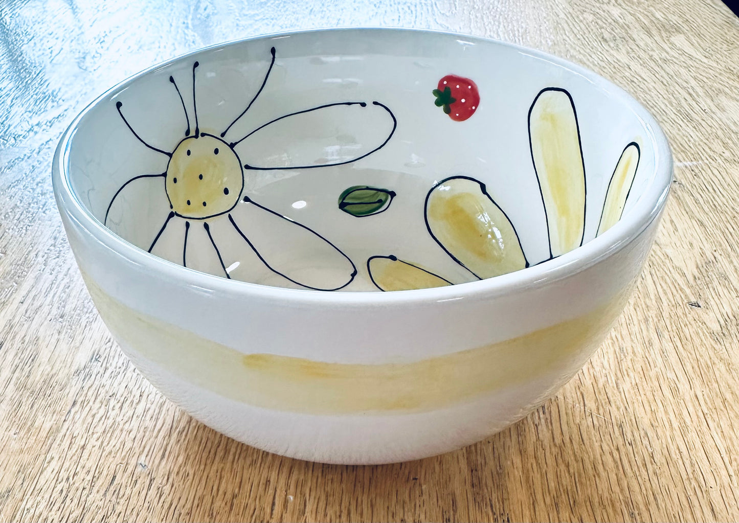 Daisies & strawberries cereal bowl