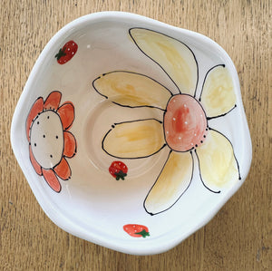 Strawberries and Daisies berry bowl