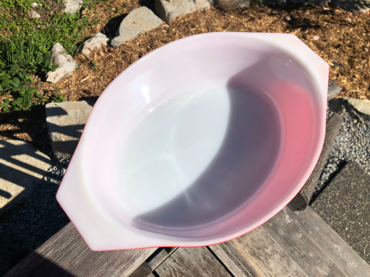 Vintage Pyrex 2.5 quart oval casserole baking dish red