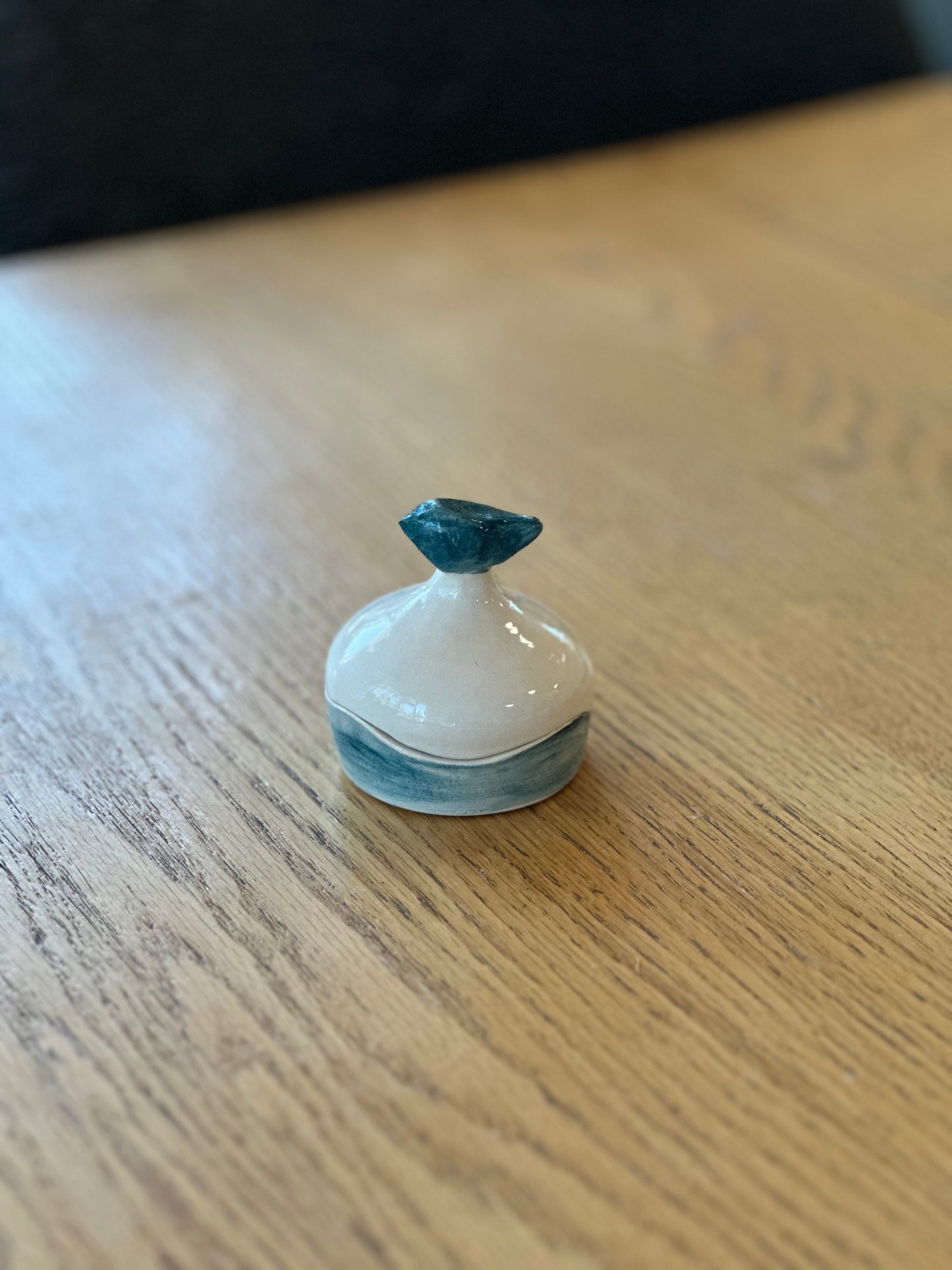 Bluebird jewelry box with lid