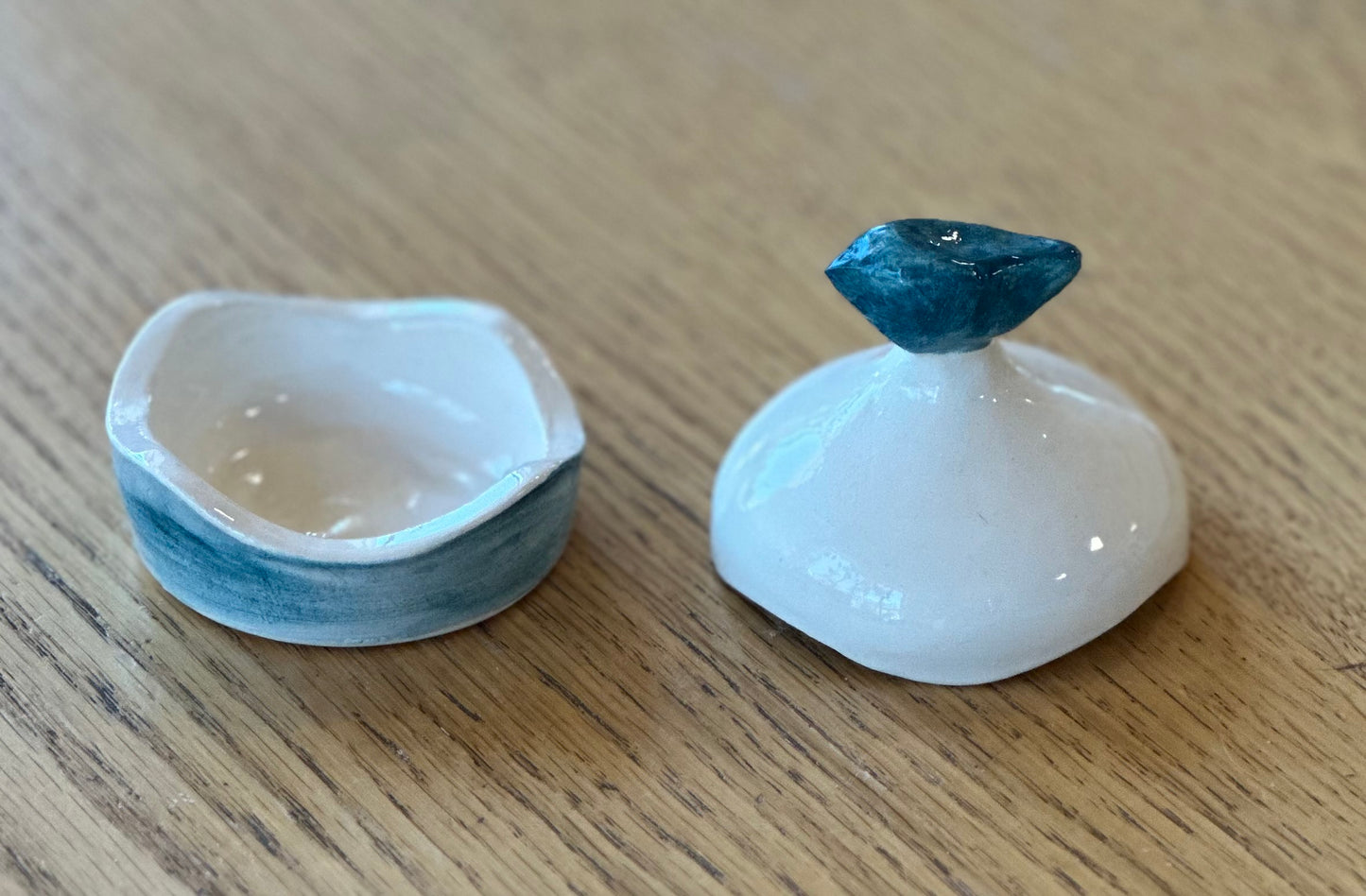 Bluebird jewelry box with lid