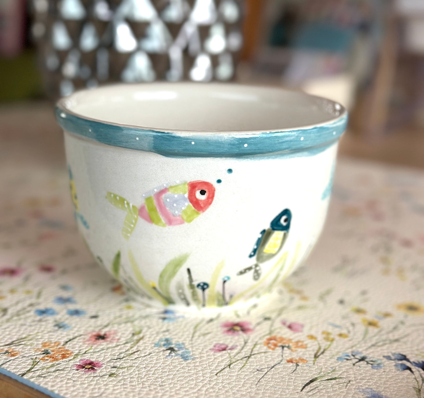 Under the sea / cat in a submarine bowl