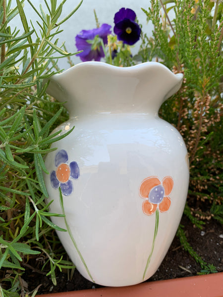 “Bunny & Bee” scalloped vase