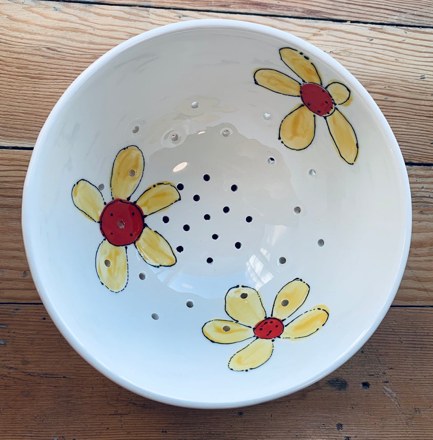 Yellow Daisies berry strainer round