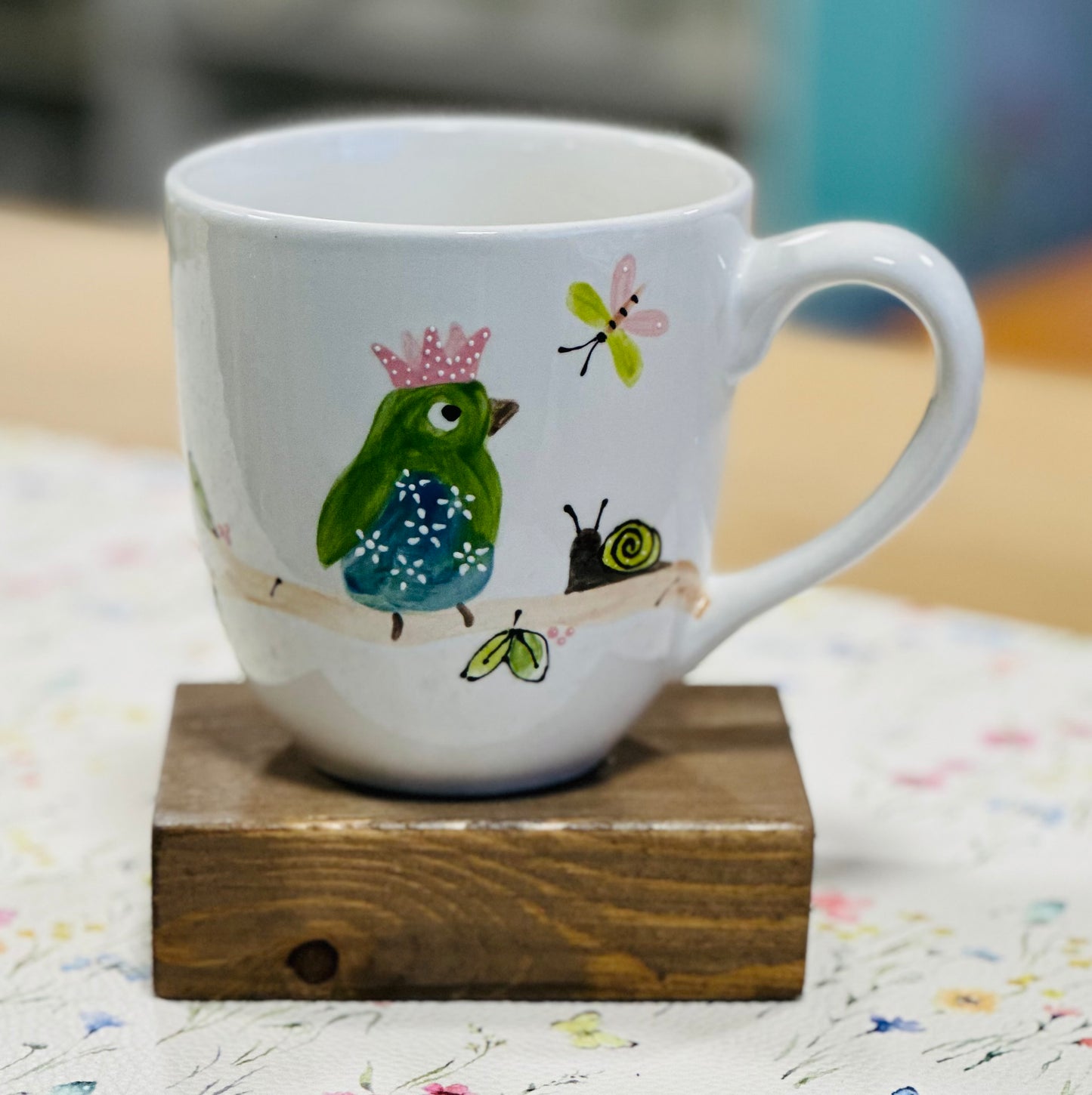 Bird with a crown large coffee / tea mug