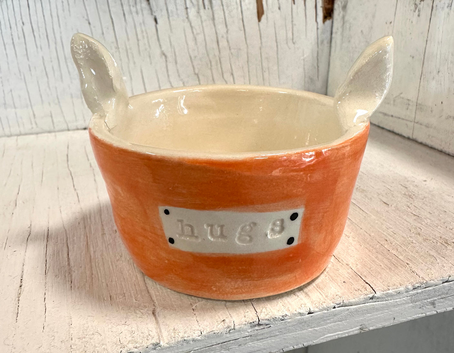 Little Fox hugs planter