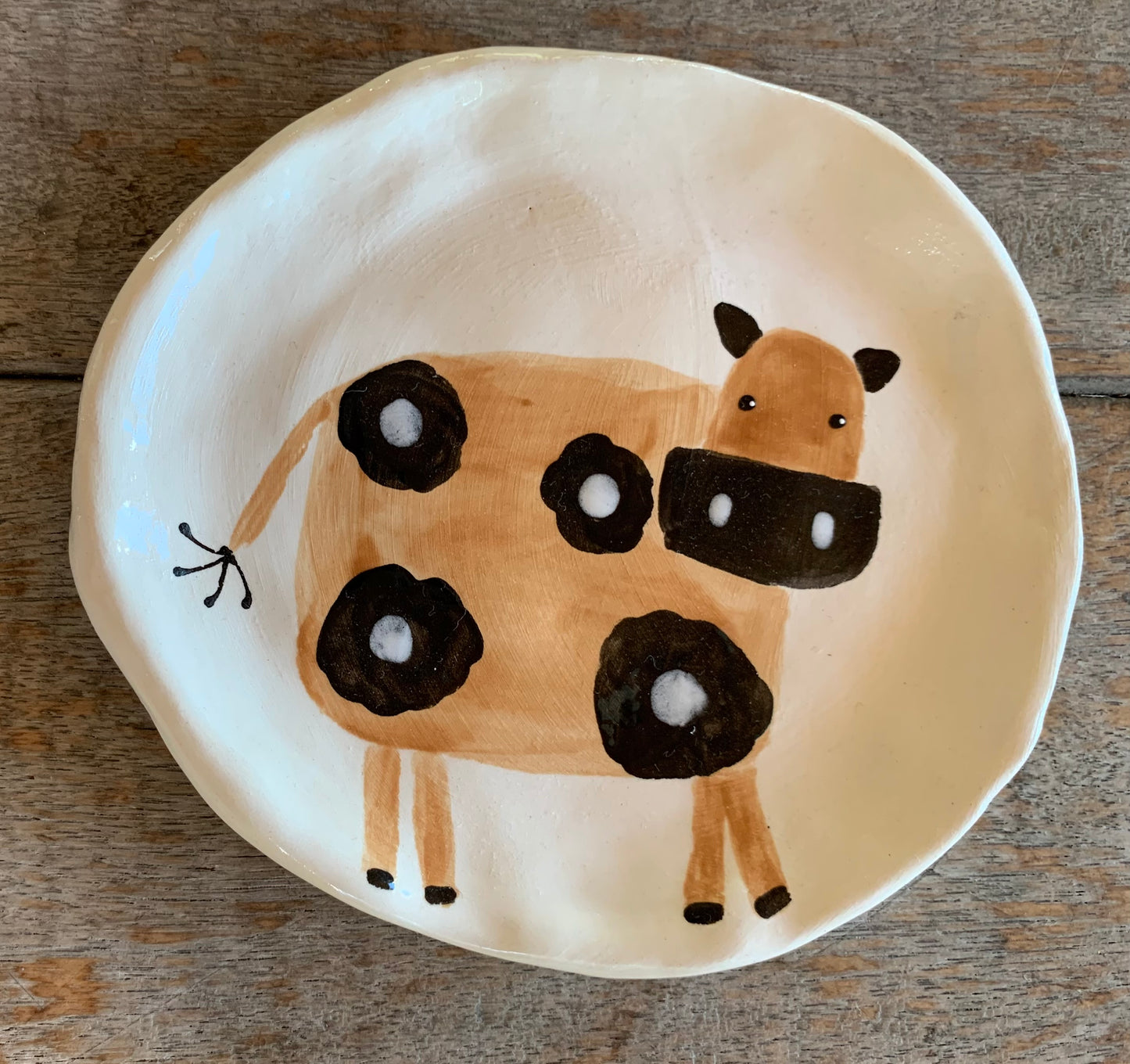 Brown flower cow ring plate