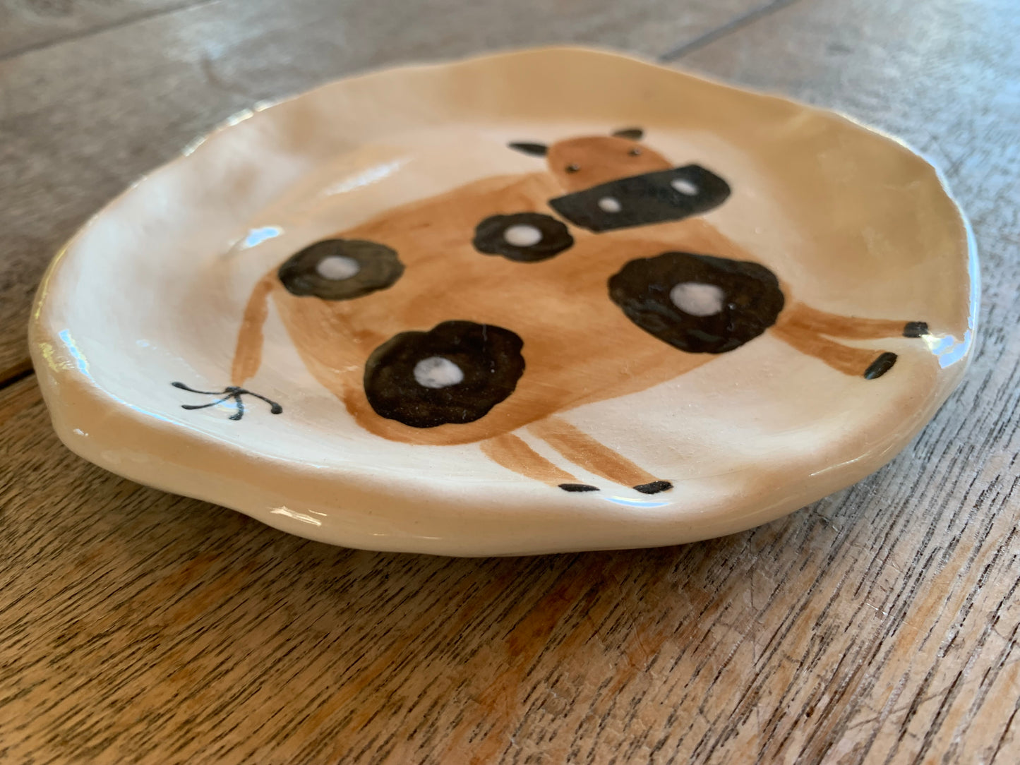Brown flower cow ring plate