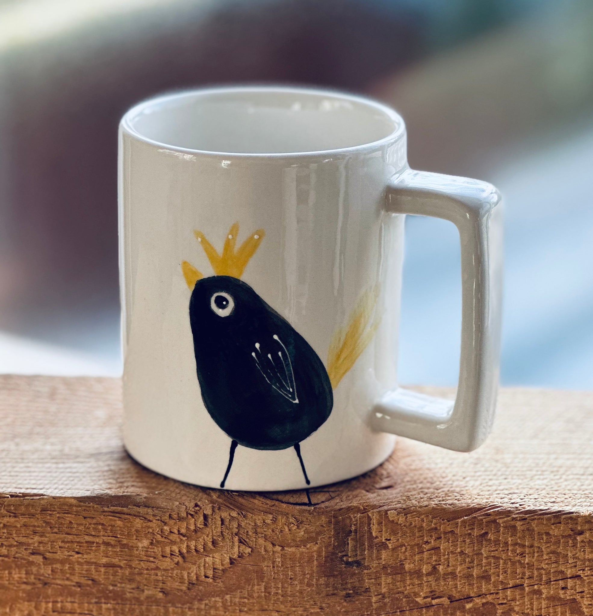 Blackbird with crown mug