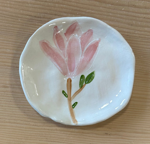 Magnolia ring plate